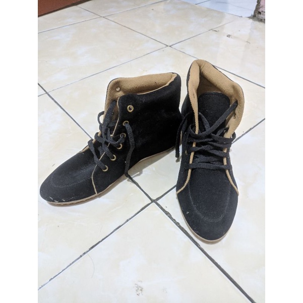 (PRELOVED) HEELS BOOTS BLUDRU CSX TWO WARNA HITAM