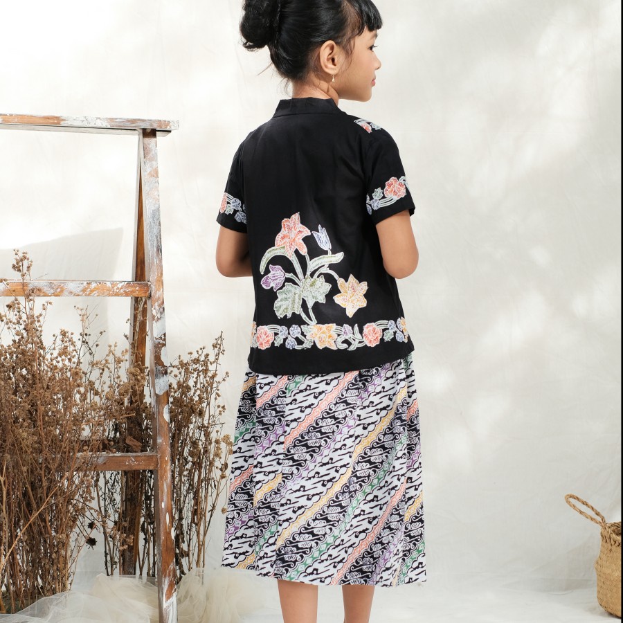 Kebaya Encim Batik Anak Set Lengan Pendek Meradelima Katun Hitam