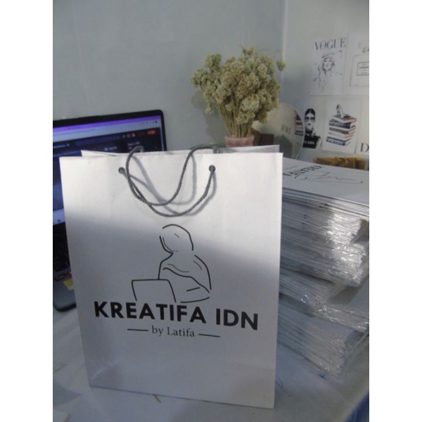 

TAMBAHAN PAPER BAG (WARNA PUTIH DENGAN LOGO)