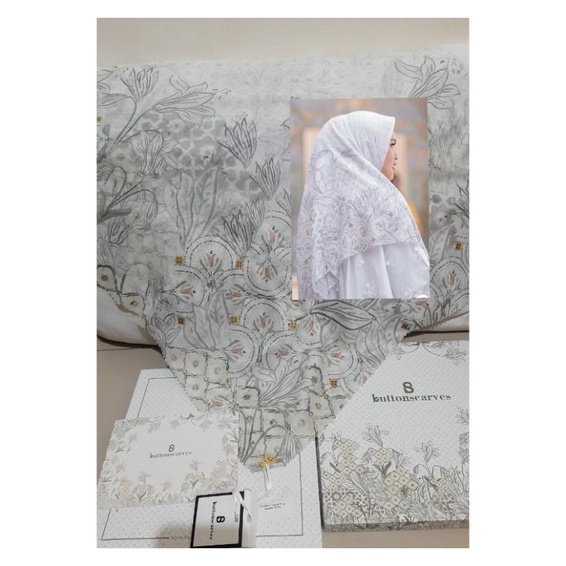 Buttonscarves x Maharani White (Pelunasan)
