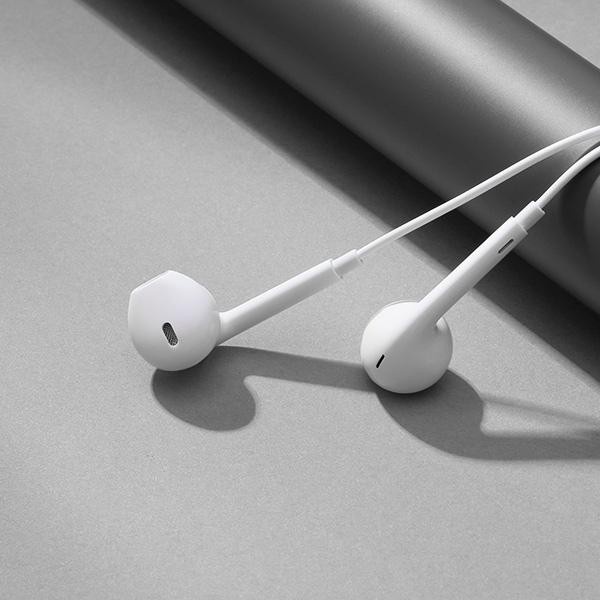 Handsfree Earphone Clear &amp; Comfortable Robot RE10