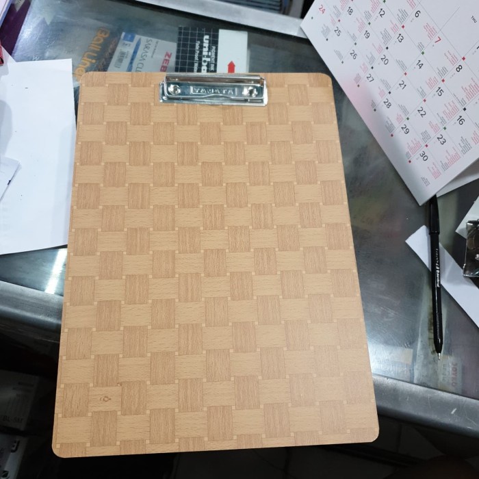 

Papan Jalan Clipboard Kayu Motif Kotak