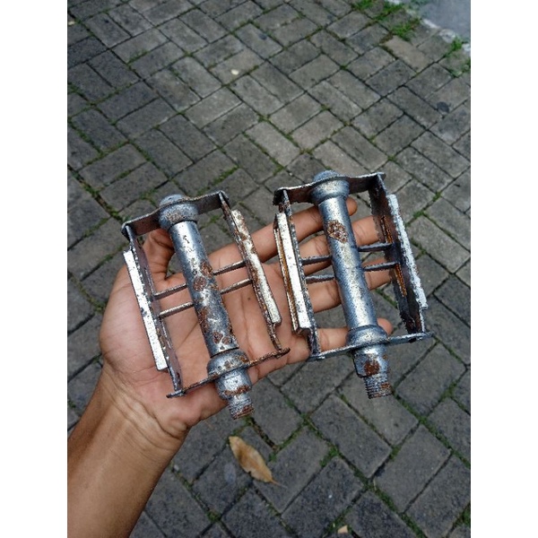 pedal sepeda jadul besi bekas