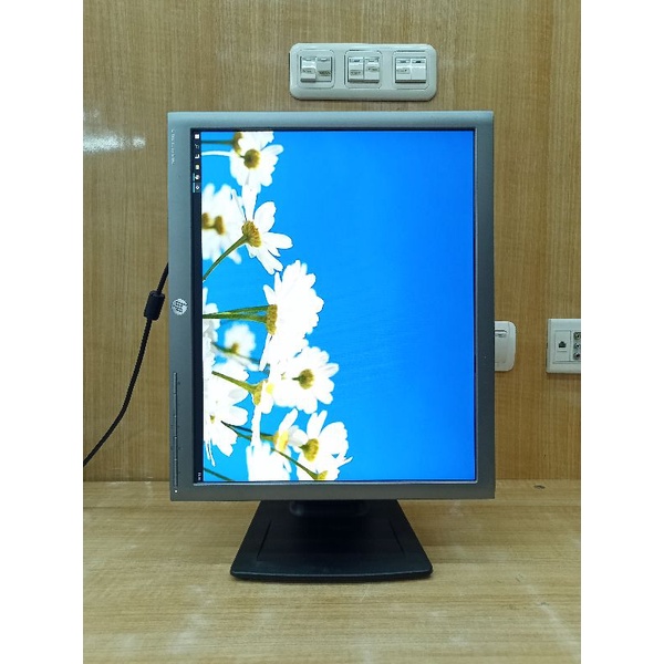 LED Monitor 19 inch Kotak HP E190i IPS Display Bisa Di Putar