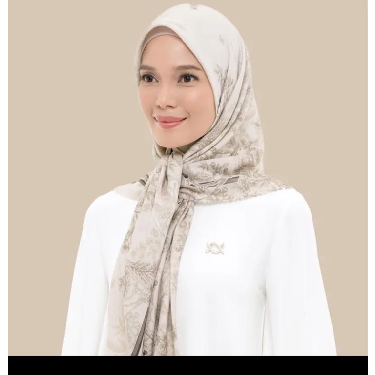 Ruby Scarf Wearing Klamby