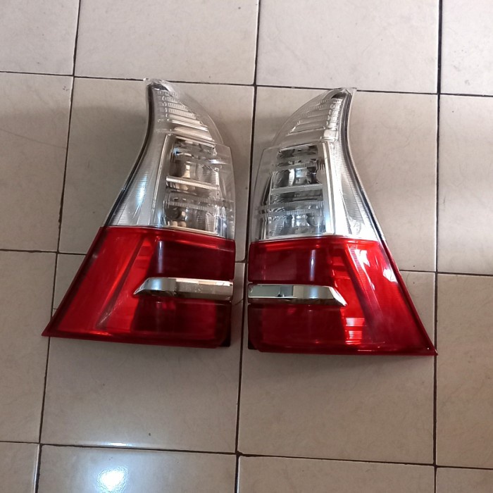 {BEKAS} LAMPU STOPLAMP LAMPU BELAKANG AVANZA XENIA 2019 KIRI ORIGINAL Diskon