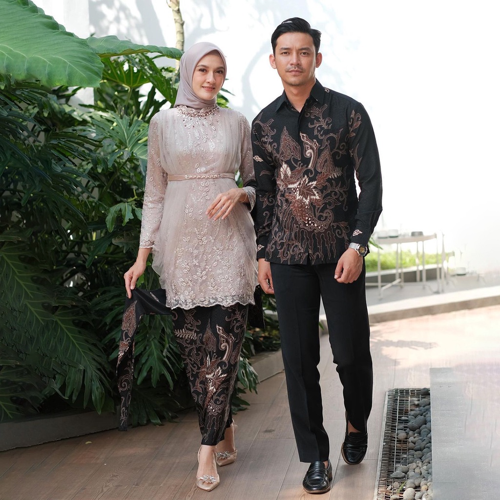 NEW ARRIVAL - Kebaya Modern Batik Couple Revanza Kebaya Modern 2023 Baju Couple Pasangan Lengan Panjang Tunik Brokat Mix Furing Velvet