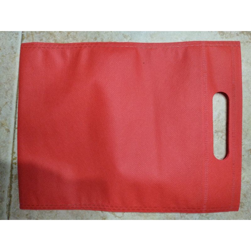 

Tas spunbond - goodiebag oval - tas kain - tas oval - tas souvenir - tas ulang tahun