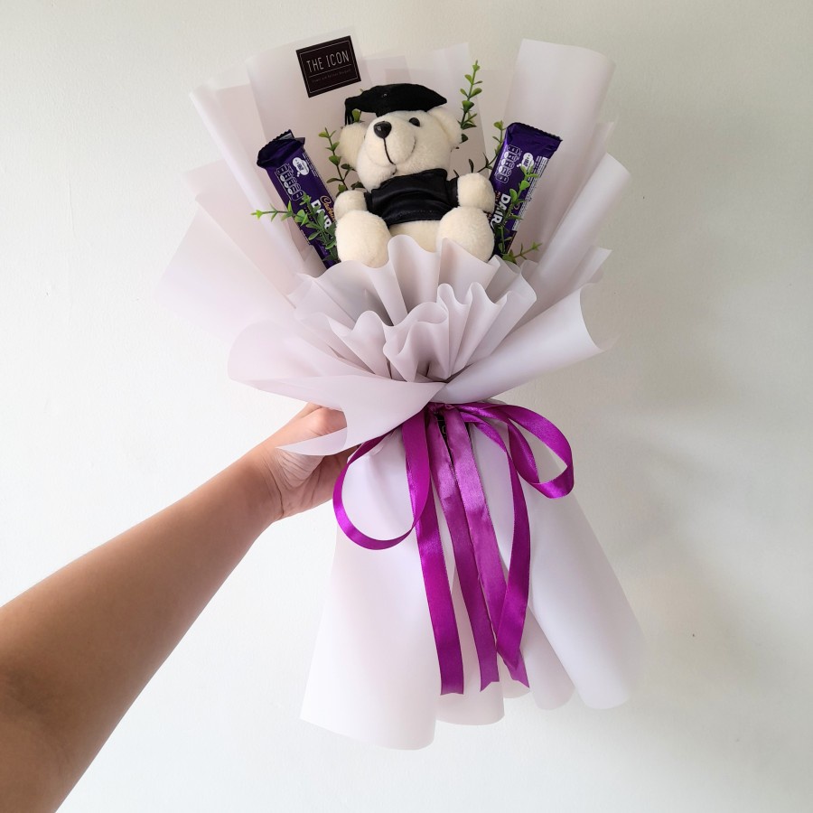 TERMURAH Buket Coklat isi 2+BONEKA - buket snack wisuda | buket cadbury | buket cokelat cadbury vale