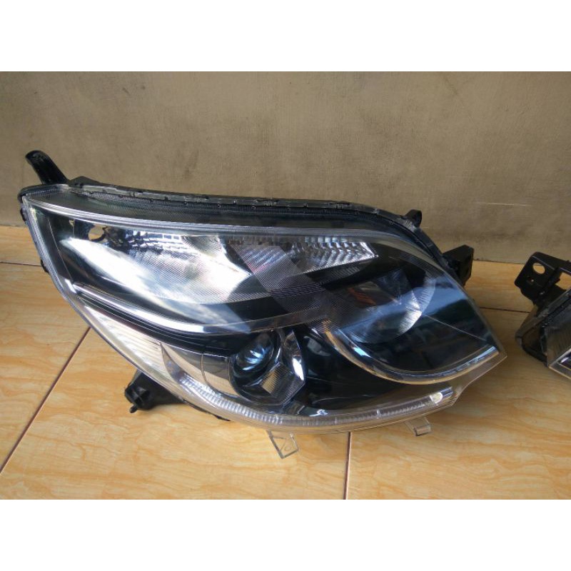 Headlamp Lampu Depan Toyota Rush/Terios 2015-2016