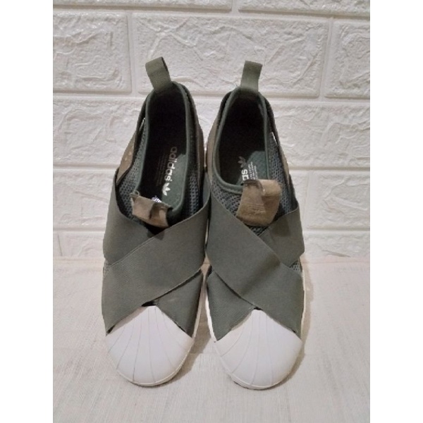Adidas slip on..