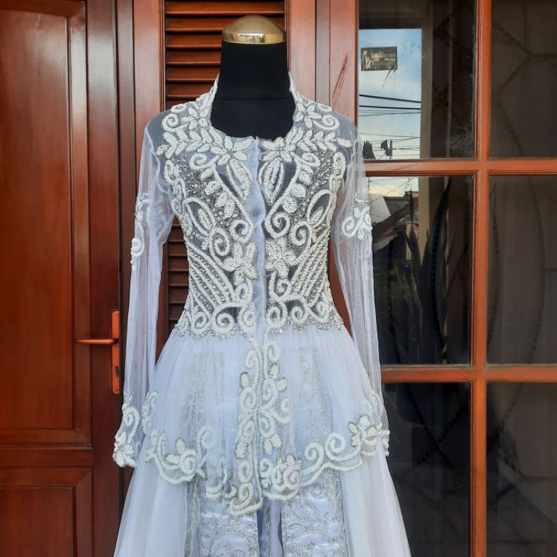 Kebaya gaun pengantin putih model ayunda