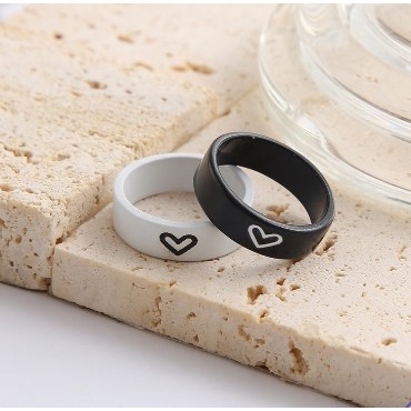 【Bayar di tempat】2pcs / Set Cincin Desain Hati Warna Hitam Dan Putih Gaya Korea Untuk Wanita