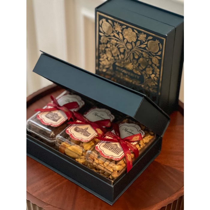

Parcel Gift Christmas Hampers Classic Book Medium