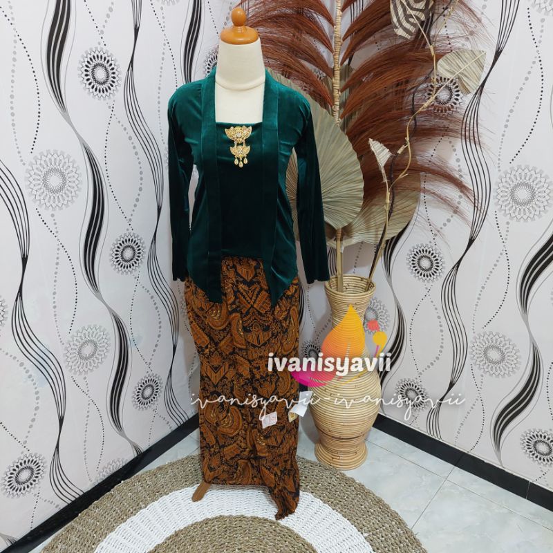 Baju Prewed Adat Jawa, Warna Hijau