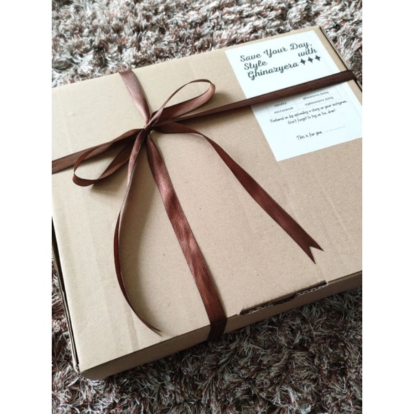

HAMPERS GIFT BOX BY GHINAZYERA