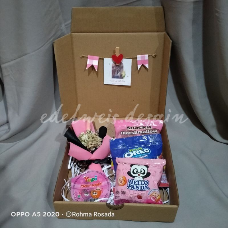 

Hampers Jajan Murah Meriah Buket Edelweis Sedang SnackBox Kado Ultah Kado Wisuda