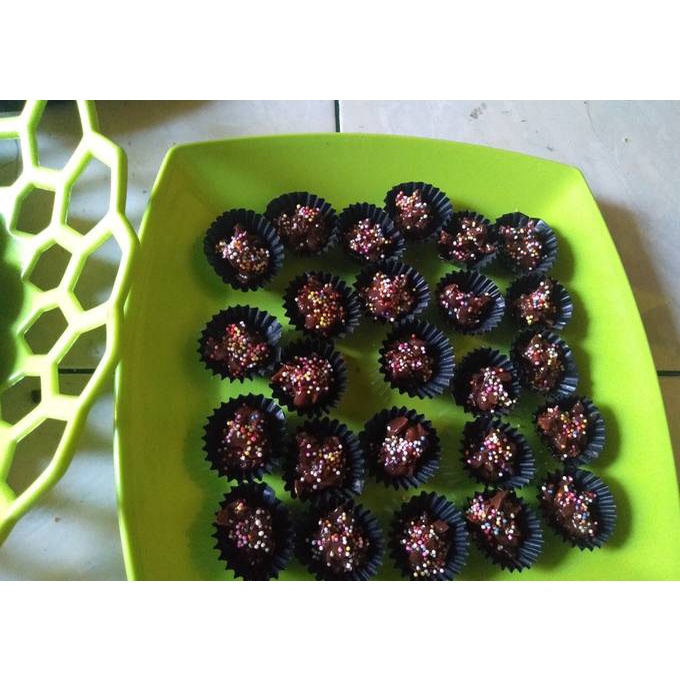 

KACANG COKLAT TOPLES 250 GR
