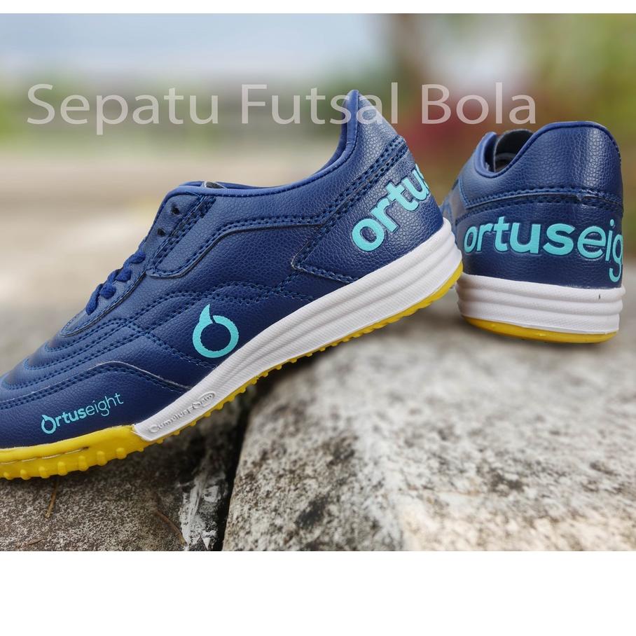 UHT261 sepatu futsal ortus eight jogosala roulette navy |