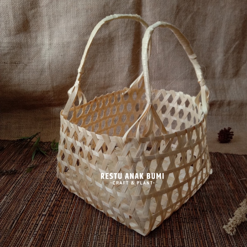 

(B079) Keranjang Bambu Cangking kotak 22 cm/Hadiah/Lamaran/Parcel Lebaran/Natal/Acara/Catering/Souvenir/Wadah Serbaguna/Basket/Craft/Fruit Box/Sembako/Teh/Gula/Beras/Telur/Seserahan/Kado/Gift/Hampers/Hantaran/Makanan/Minuman/Keranjang Buah