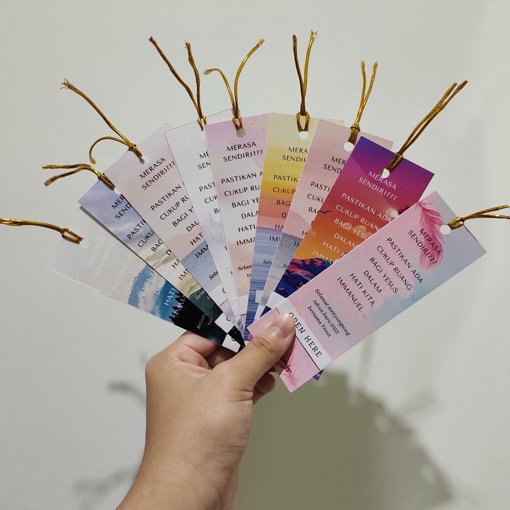 

DESIGN PEMBATAS BUKU AESTHETIC