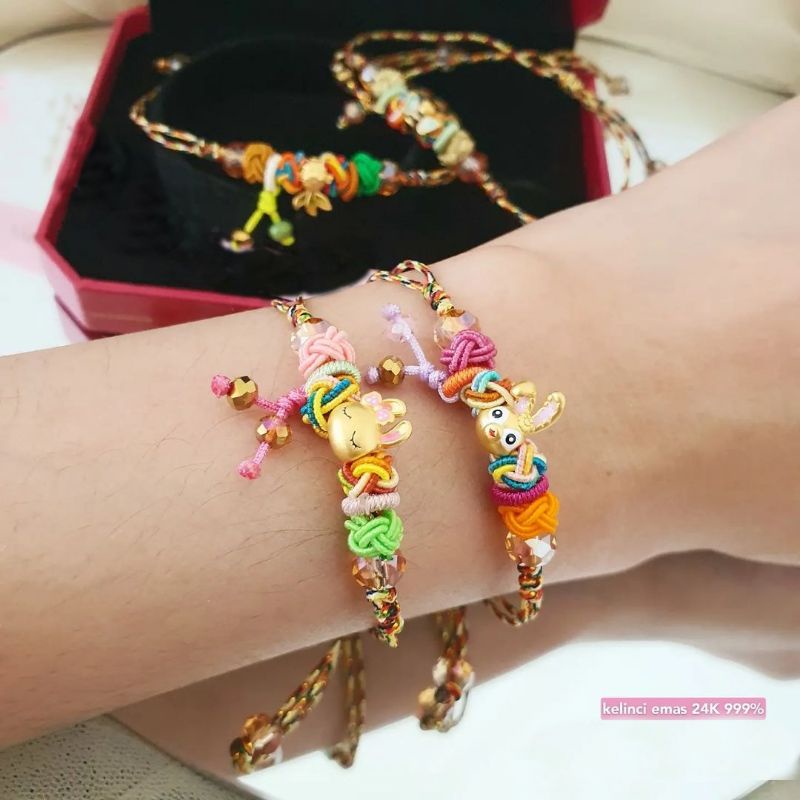 gelang tenun buatan tangan tali merah ulir serut gelang charm warna emas 24k mini