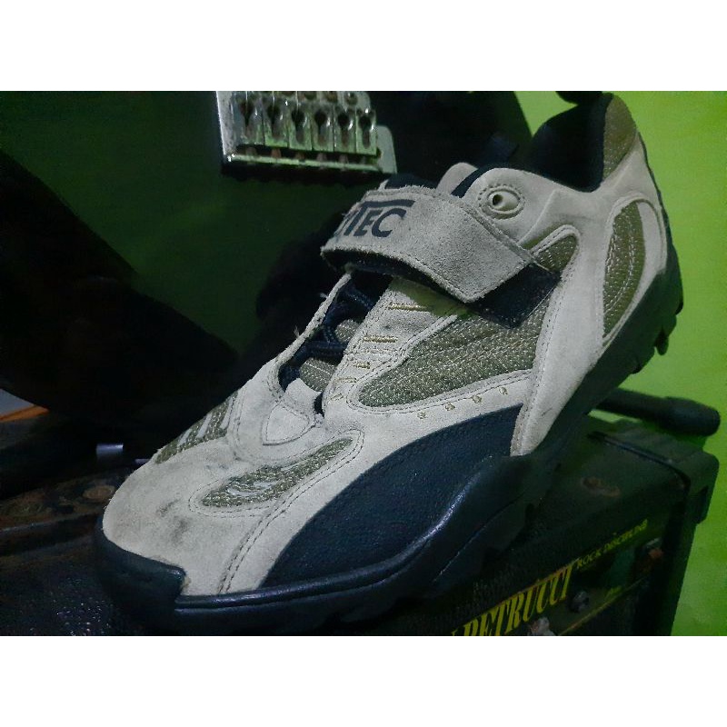 sepatu gunung, hiking, outdoor merek CYTEC