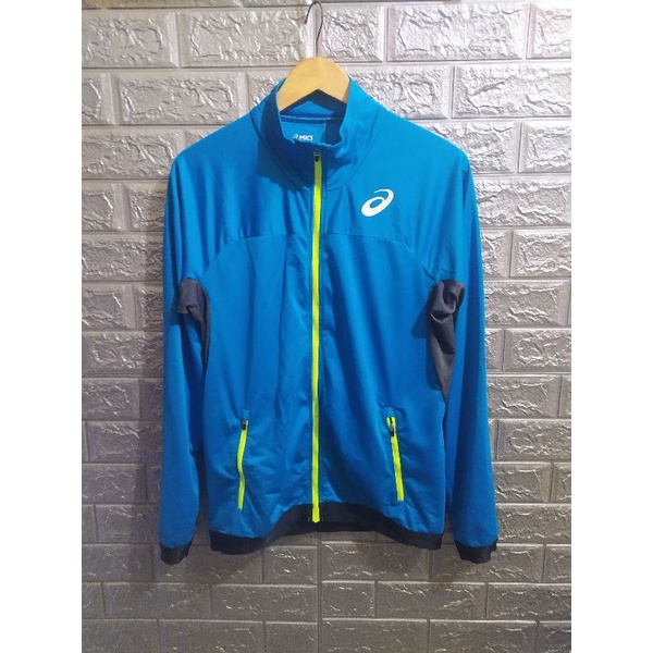 Jaket running Asics size L slim fit M second