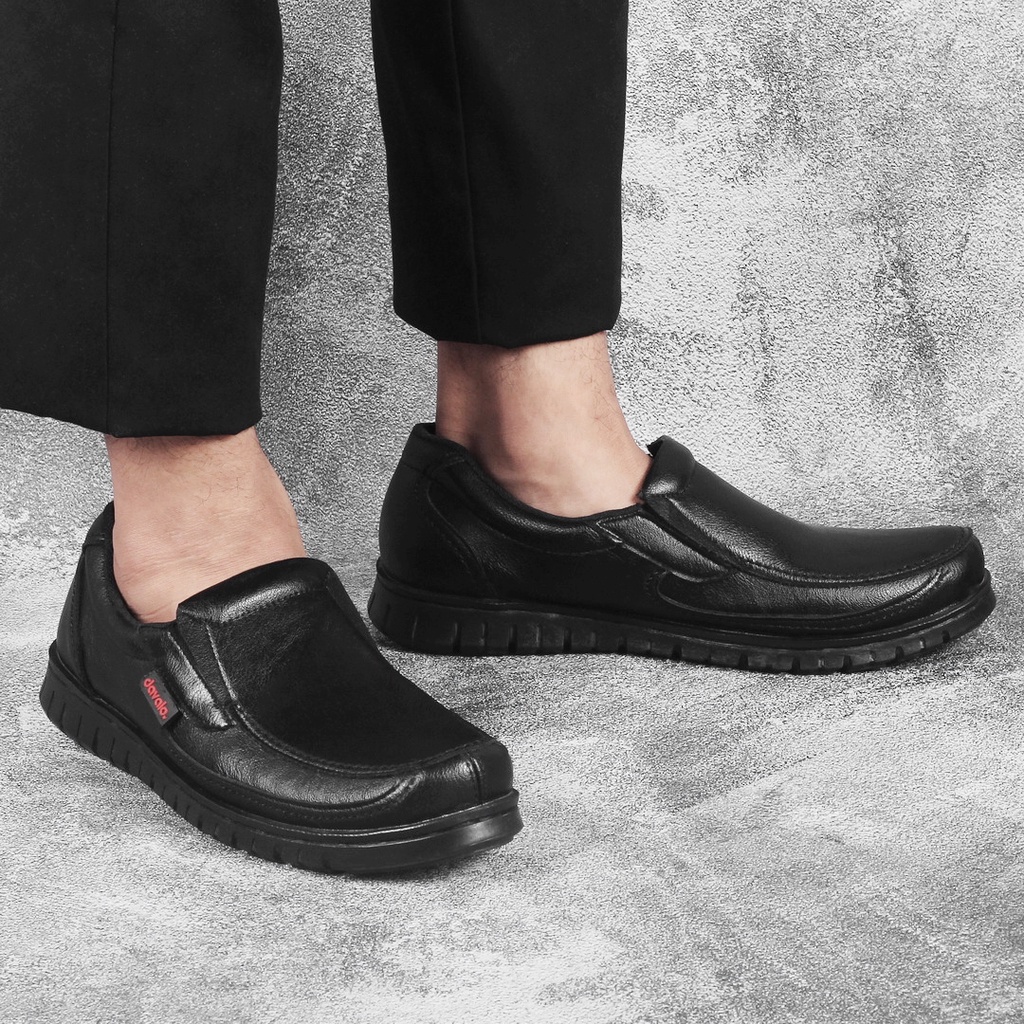 Sepatu Pantofel Pria Kulit Kerja Kantor Casual d091 Kasual Sol Karet Slip On Hitam