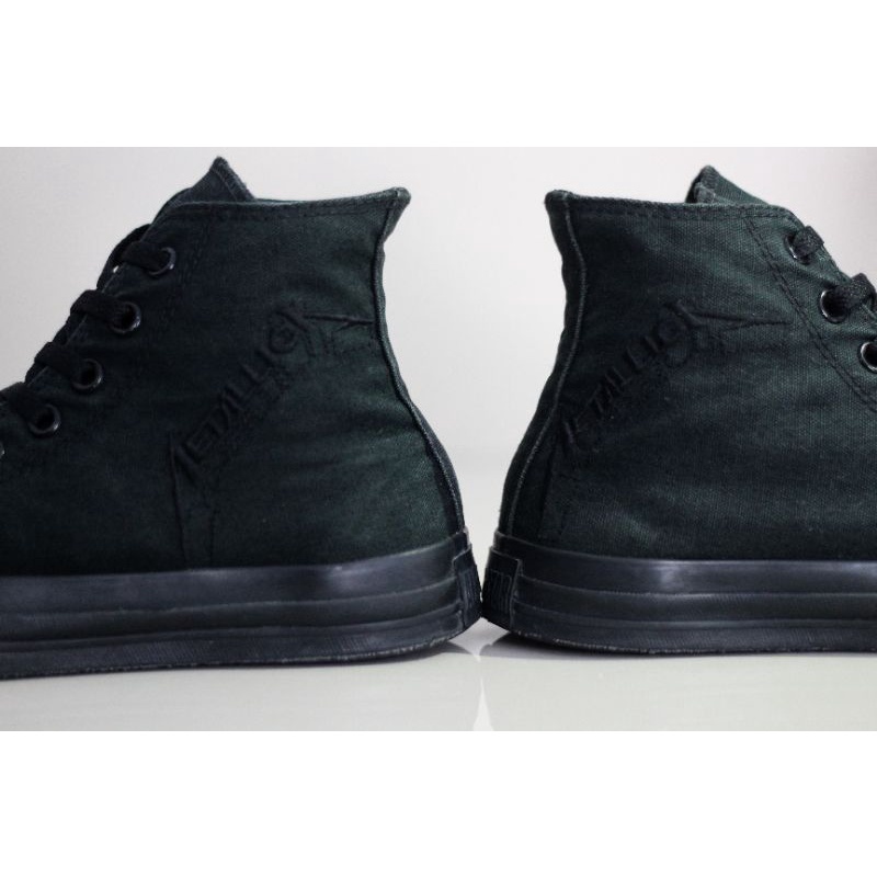 Converse Chuck Taylor x Metallica black album