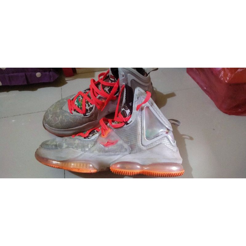 sepatu Nike Lebron 19