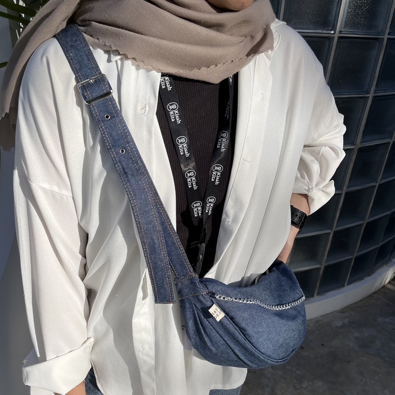 Minji bag | denim round slingbag | WhatInside.Ltd