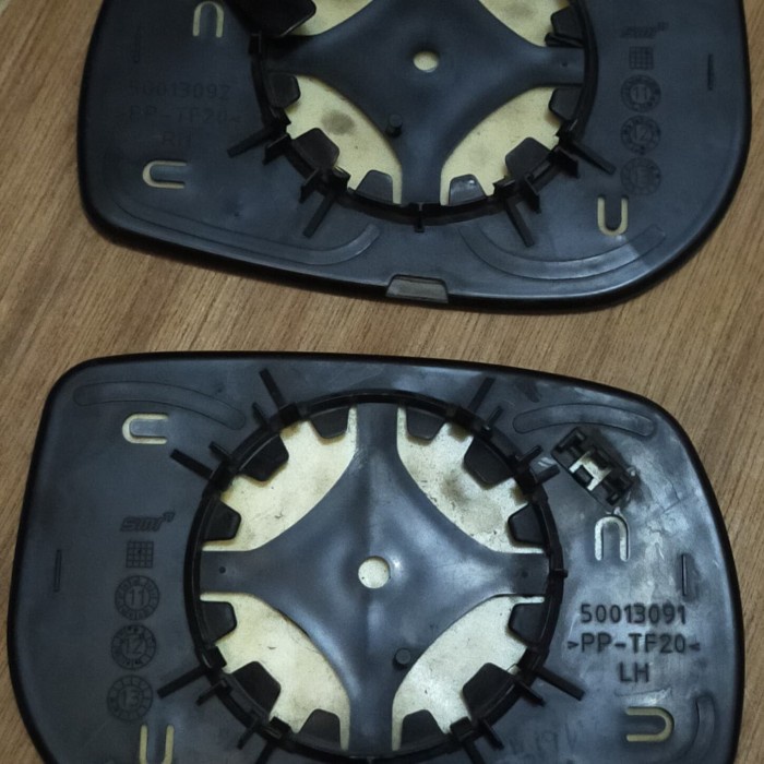 {BEKAS} kaca spion mirror spion Toyota Etios Liva sedan 2013 Original Berkualitas