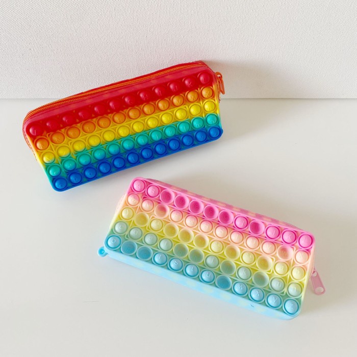 

Terlaris ✨ -SOS Kotak Pensil POP IT 8x19 / Tempat Pensil / Pop It - Rainbow- 2.1.23