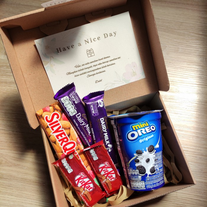 

✨READY✨ -Thing inside the box - Gift box parcel ulang tahun coklat kado hampers- 1.1.23