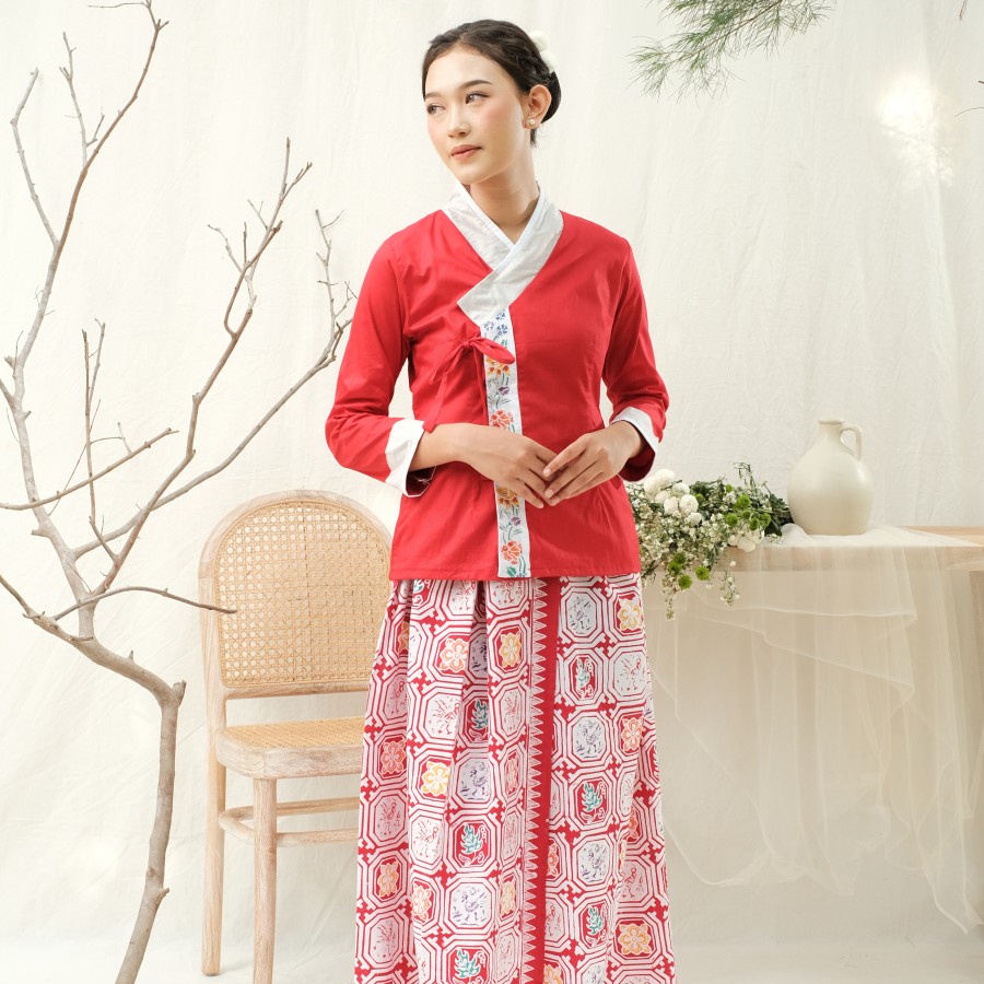 Blus Batik Hanbok Lengan Panjang Meradelima Katun Jepang Merah