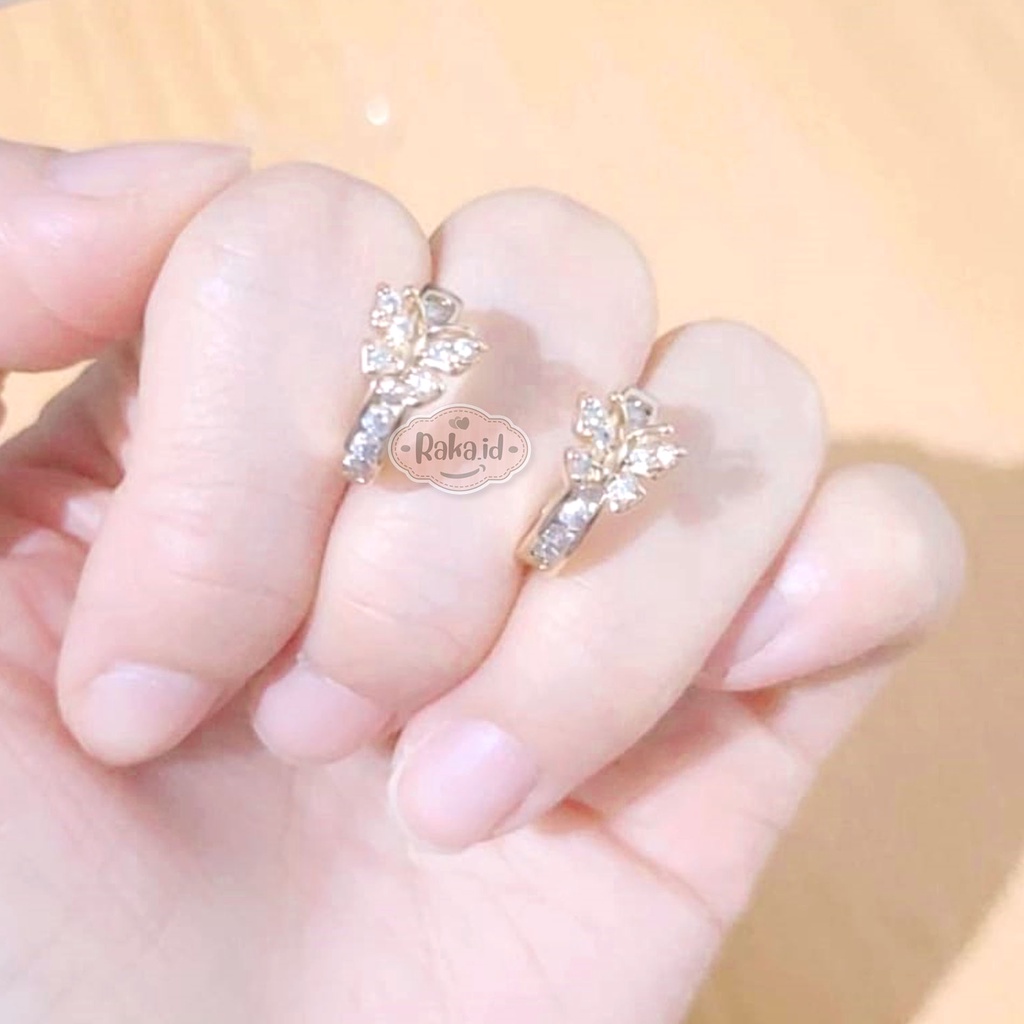 Anting Clip / Klip Mata Baris Putih Motif Kupu Mas Perhiasan Aksesoris Wanita 769