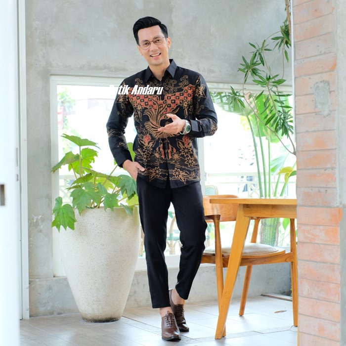 Kemeja Batik Pria Slim Fit Lengan Panjang Heem Premium Warna Hitam Kombinasi Merah Maron