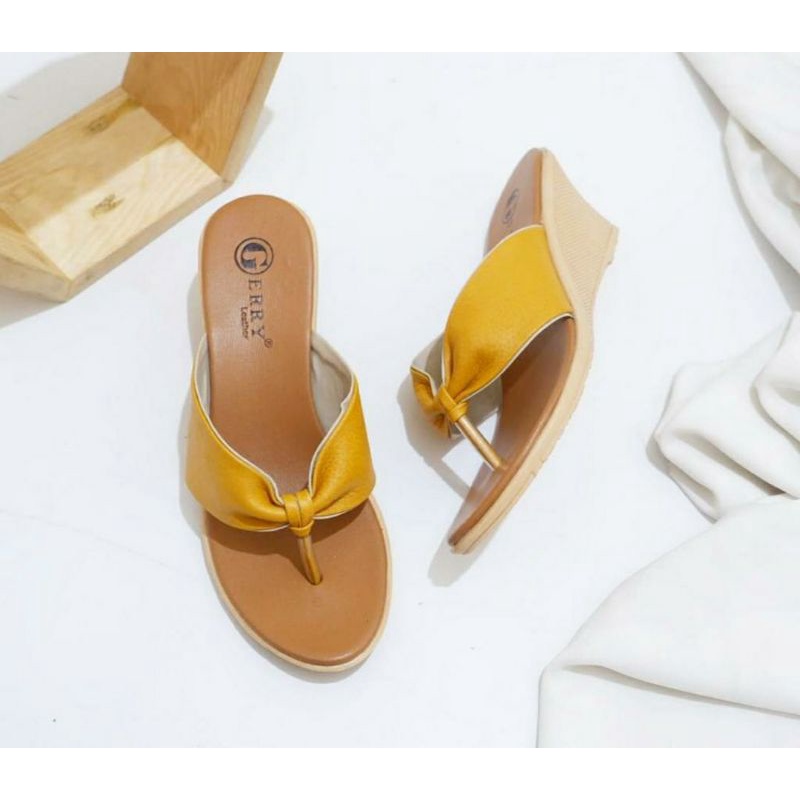 Wedges Kulit Wanita