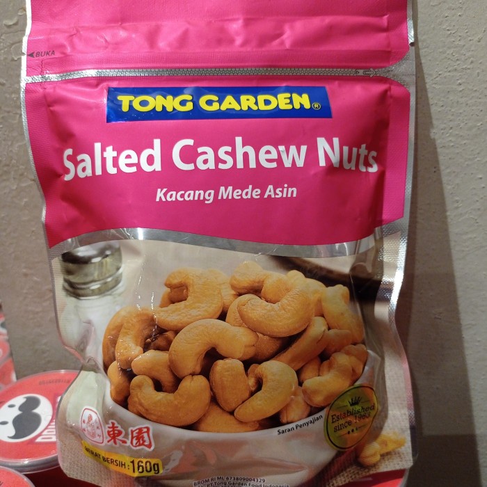 

Tong Garden Salted Cashew Nuts 160gr