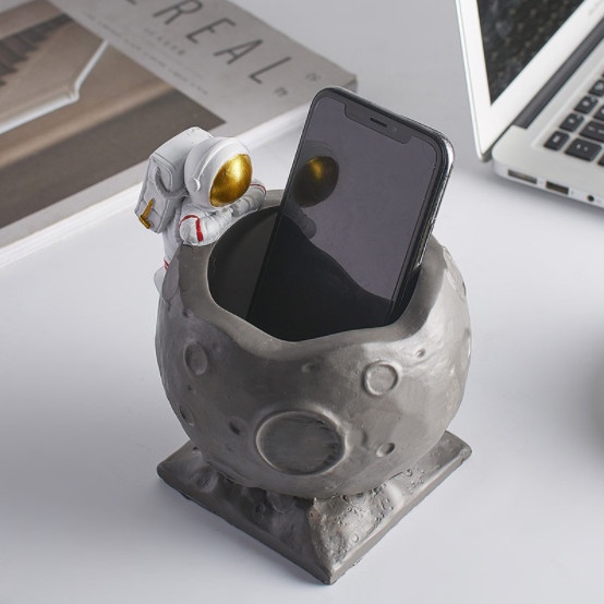 

Terlaris ✨ -Astronaut Pen Holder / Tempat Pensil Pulpen Alat Tulis Astronot Unik - Barrel- 2.1.23