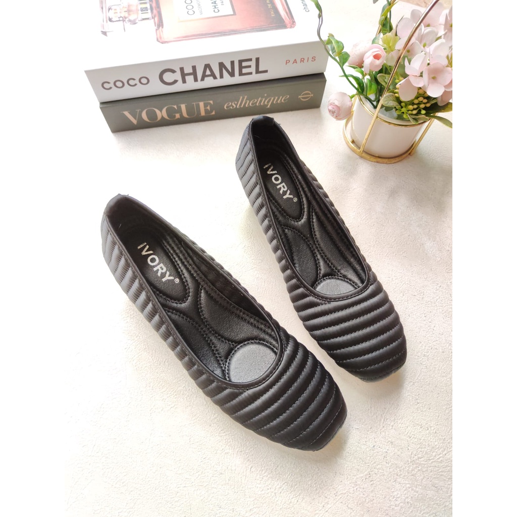 IVORY  Sepatu Wanita Wedges Jumbo 41-44 Satin B646-C1