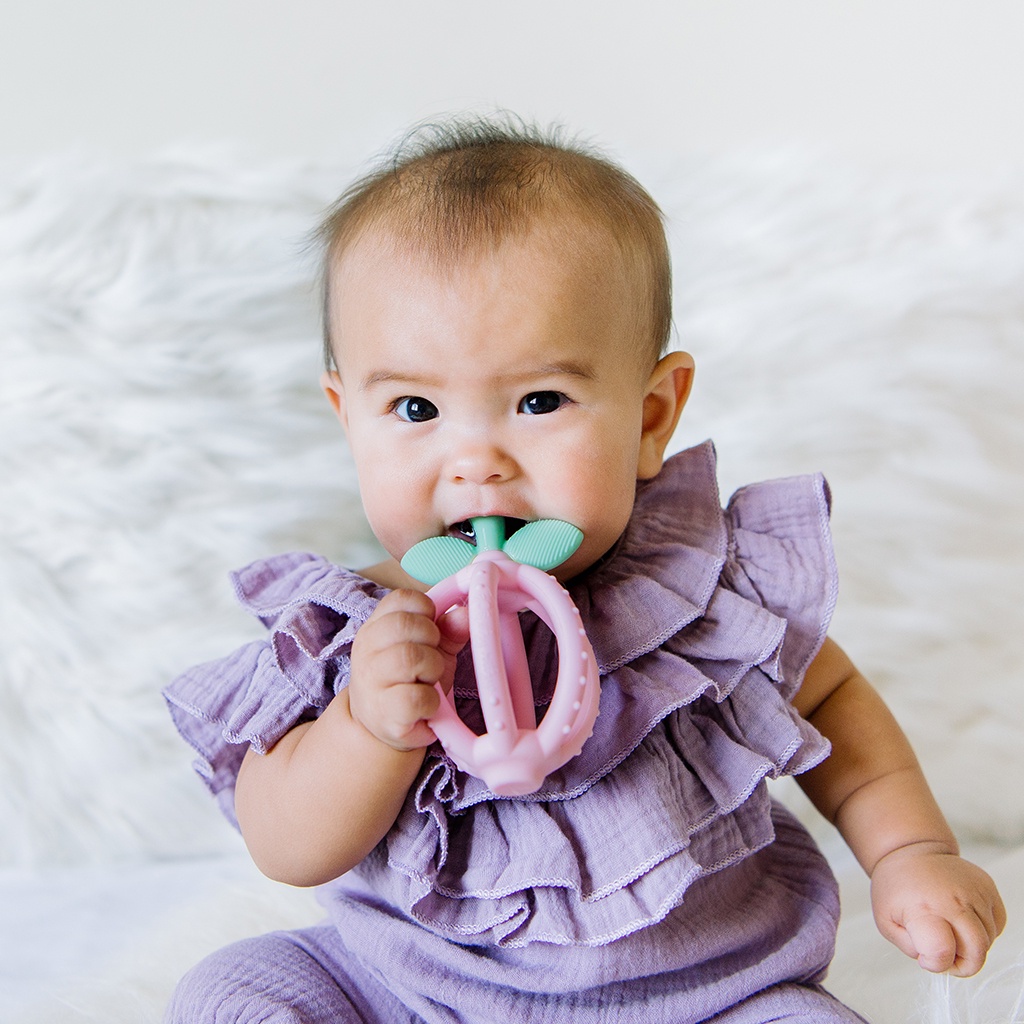 Itzy Ritzy Bitzy Biter Teething Ball &amp; Training Toothbrush |Gigitan