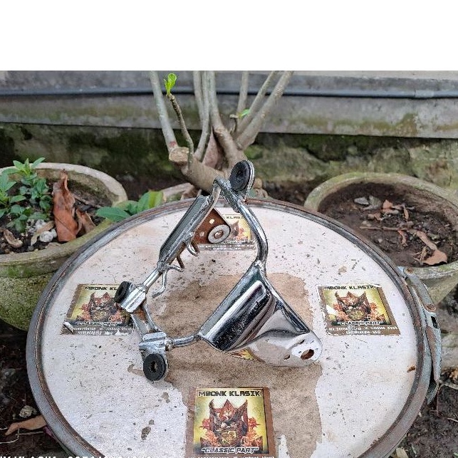 bracket kupingan lampu yamaha rx125 twin ORIGINAL dudukan kupingan lampu rx125 twin rx 125 twin