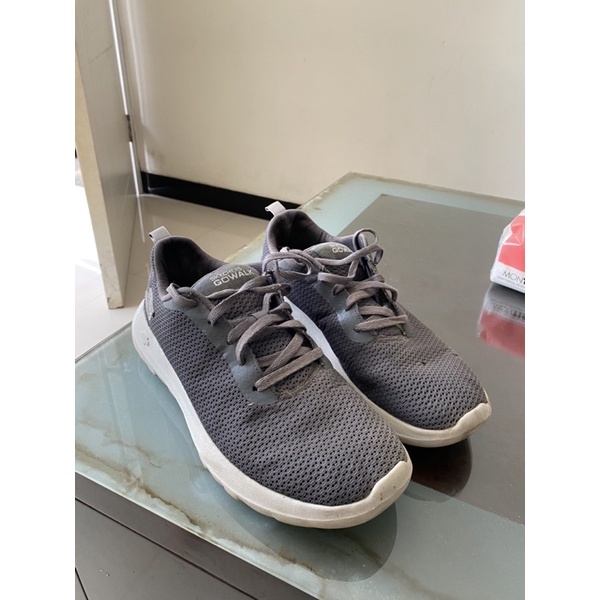 Sepatu skechers gowalk