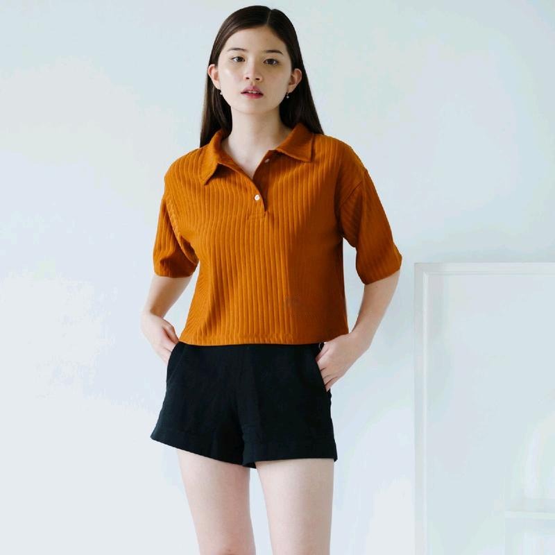 IL - LICIA CROP TOP ATASAN WANITA GAYA KOREAN KERAH HORNET BAHAN PREMIUM