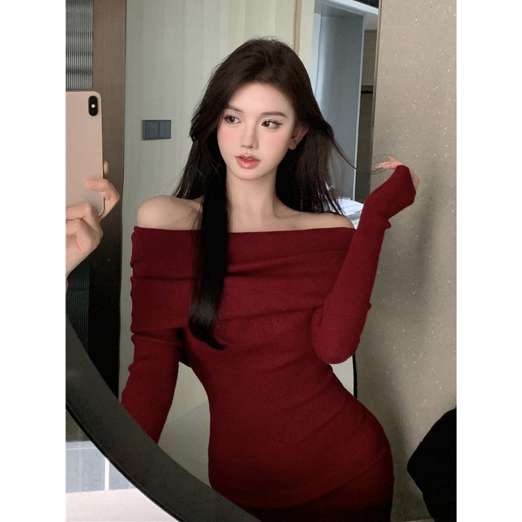 Red Merah Retro Rajutan Gaun Pakaian Wanita Musim Gugur dan Musim Dingin 2022 Baru Slim One-Shoulder Hot Gadis Rok Pendek tas Hip Rok