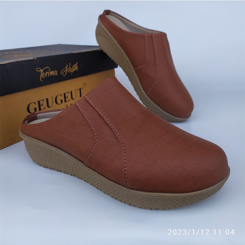 GEUGEUT - Sandal Wedges 5 cm Wanita B7015