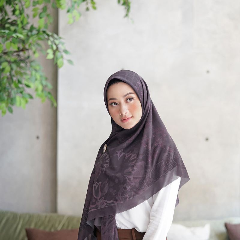 Buttonscarves Medina Square XL - Burgundy