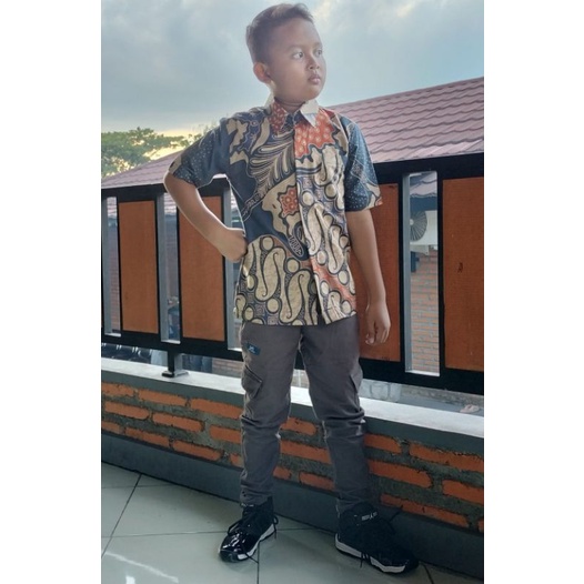 BAJU KEMEJA BATIK ANAK LENGAN PENDEK BAHAN KATUN PREMIUM HALUS..WARNA ELEGAN..ANT